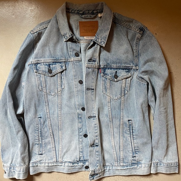 Levi’s Trucker Jean Jacket - Like new condition and worn only a few times. - Picture 1 of 3